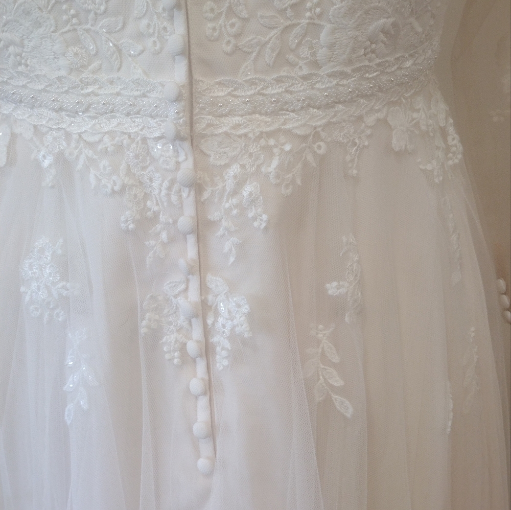 Plus Size- Stella York Wedding Dress with Added Sleeves - Picture 5 of 10